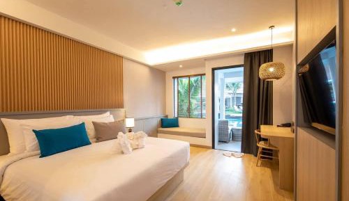 Deluxe Room with Pool Access