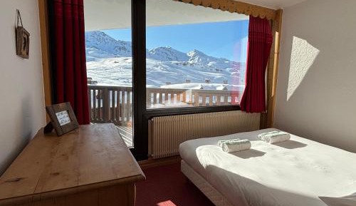 Two-Bedroom Apartment with 2 Alcoves (8 Adults)