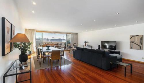 Four-Bedroom Apartment with Balcony 