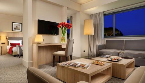 Family Room (2 Adults + 2 Children)