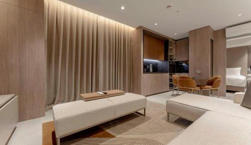 One-Bedroom Queen Suite with Sofa Bed and City View