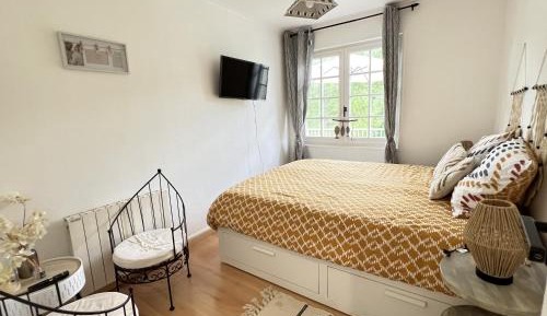 Deluxe Queen Room