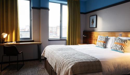 Superior King Room (Roomy)