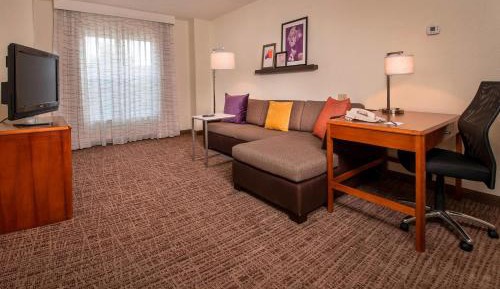 One-Bedroom Queen Suite