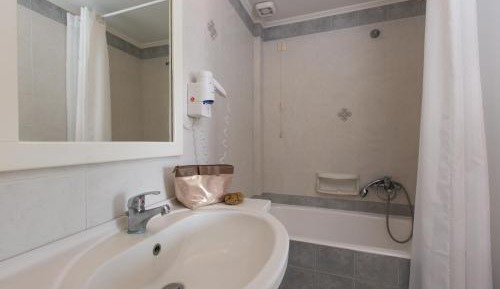 Studio (2 Adults)