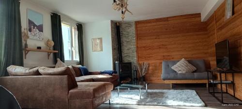 Three-Bedroom Apartment with Mountain View