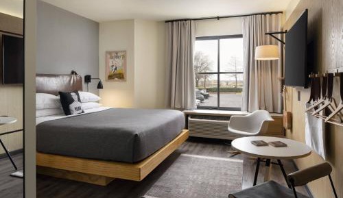 210 SQ FT (20 SQM), Smaller Guest room, 1 King