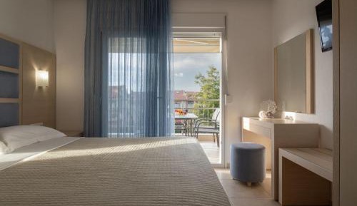 Apartment with Garden View