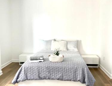 Deluxe Queen Suite