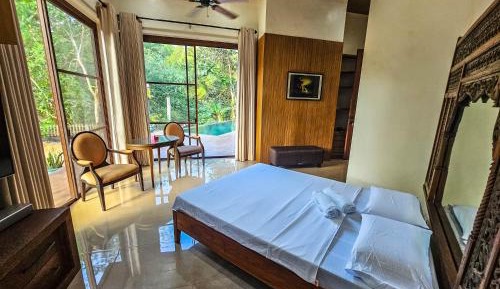 Queen Room with Pool View