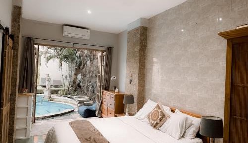 King Room with Pool View