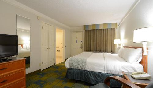 Deluxe King Room - Non-Smoking