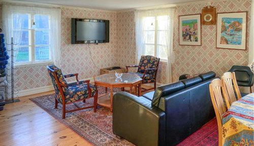Three-Bedroom Holiday Home 