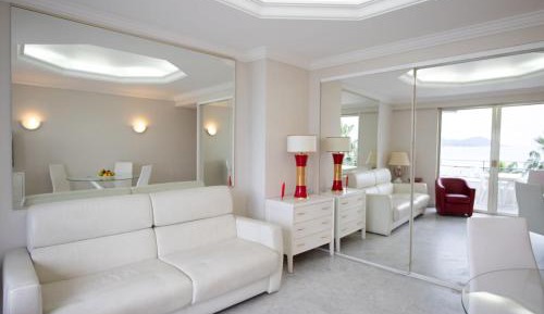 One-Bedroom Apartment with Balcony and Sea View