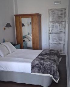 Queen Room with Balcony - No pets