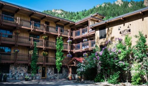 One-Bedroom Apartment with Balcony and Mountain View  