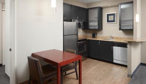 King Studio with Sofa Bed and Transfer Shower - Mobility and Hearing Accessible
