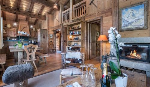 Chalet (12 Adults)
