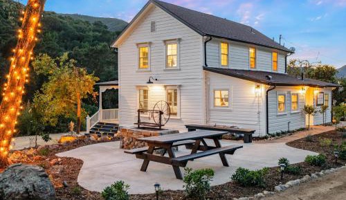 Nine-Bedroom Holiday Home