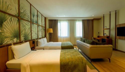Superior Room with One Double Bed and One Single Bed
