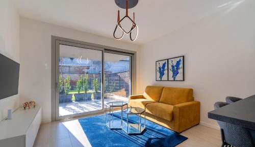 Two-Bedroom Deluxe Apartment with Balcony