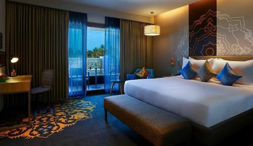 Deluxe Suite Balcony with One-time complimentary mini-bar refill and Evening complimentary Hi-Tea @ Alfresco