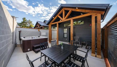 Family Room with Mountain View