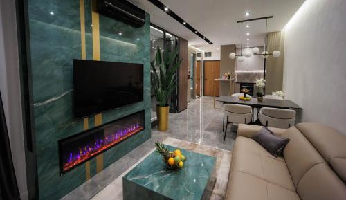 Deluxe One-Bedroom Apartment
