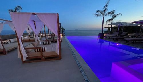 Deluxe King Suite