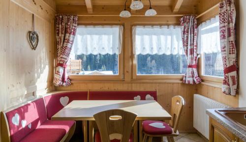 Two-Bedroom Apartment with Mountain View