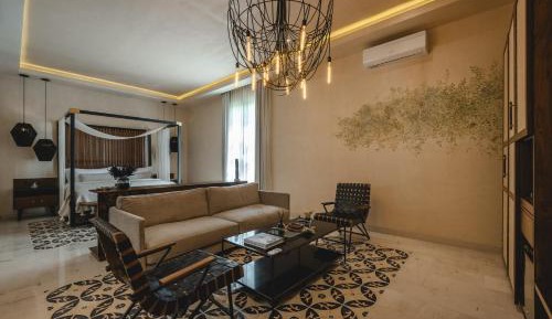 MASTER SUITE WITH BALCONY