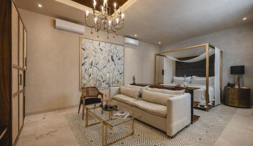 PREMIUM SUITE WITH BATHTUB