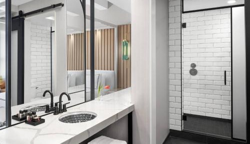 Guest room, 1 King, Corner room