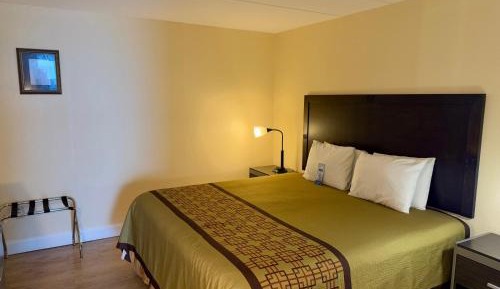 1 King Bed, One-Bedroom, Oceanfront, Non-Smoking