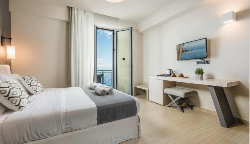 Double or Twin Room with Sea View