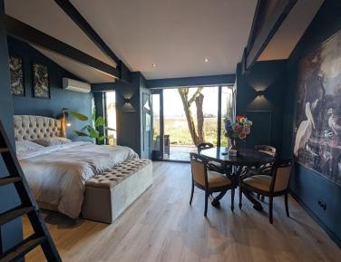 Deluxe Queen Room