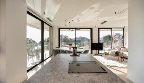 Superior One-Bedroom Apartment