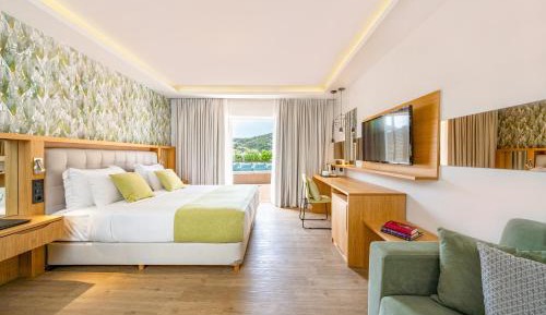 Bungalow Suite with Private Pool and Sea View