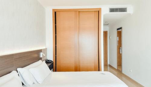 Twin Room with Sea View