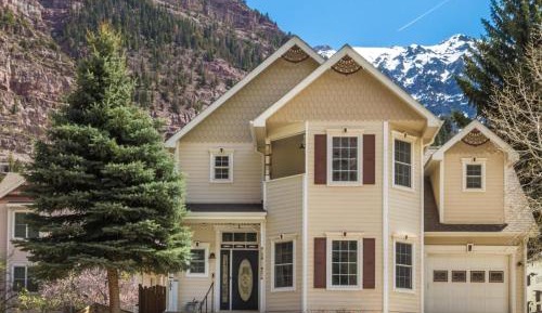 Five-Bedroom Holiday Home