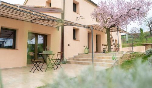 Deluxe Double Room (2 Adults + 1 Child)