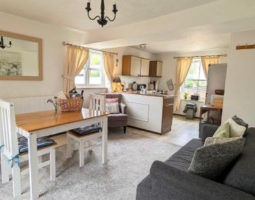 Apartment - Split Level (No Pets)