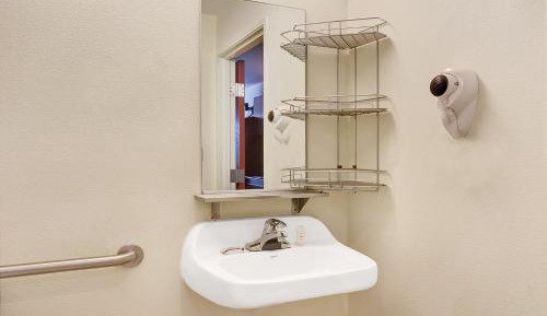 Queen Suite with Sofa Bed - Disability Access