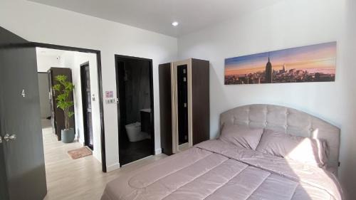 Queen Room with Shared Bathroom