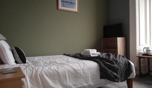 Single Room with Shared Toilet