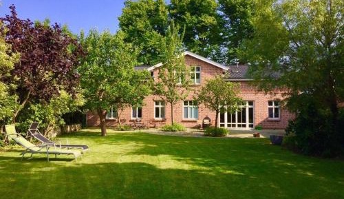 Seven-Bedroom Holiday Home