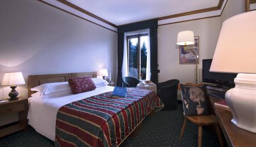 Double Room with Balcony and Mountain View