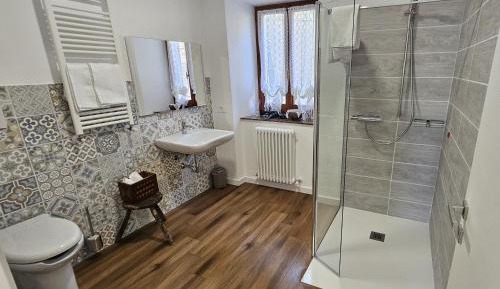 Deluxe Double Room with Side Sea View