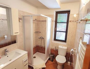 Quadruple Room with Private Bathroom