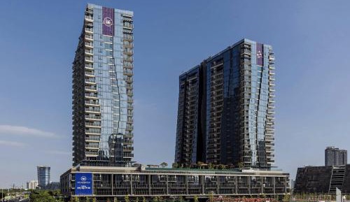 Two-Bedroom Deluxe Apartment with Balcony